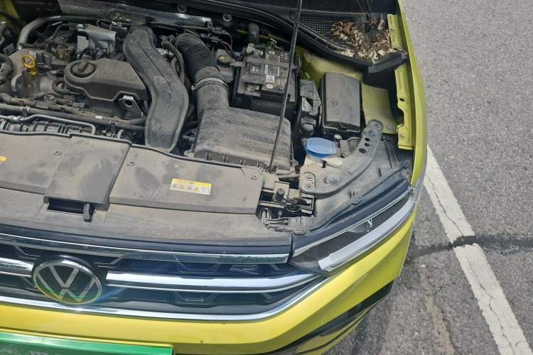 Used Volkswagen T-ROC 2023 300TSI DSG Two-Wheel Drive Starlight Edition Engine Bay Left