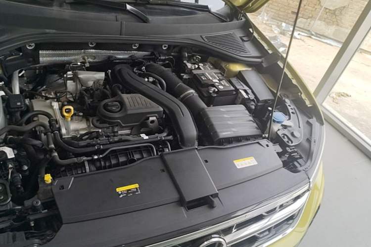 Used Volkswagen T-ROC 2023 300TSI DSG Two-Wheel Drive Starlight Edition Engine Bay Left