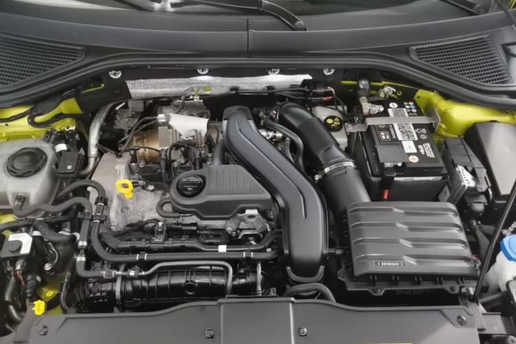 Used Volkswagen T-ROC 2023 300TSI DSG Two-Wheel Drive Starlight Edition Engine Bay