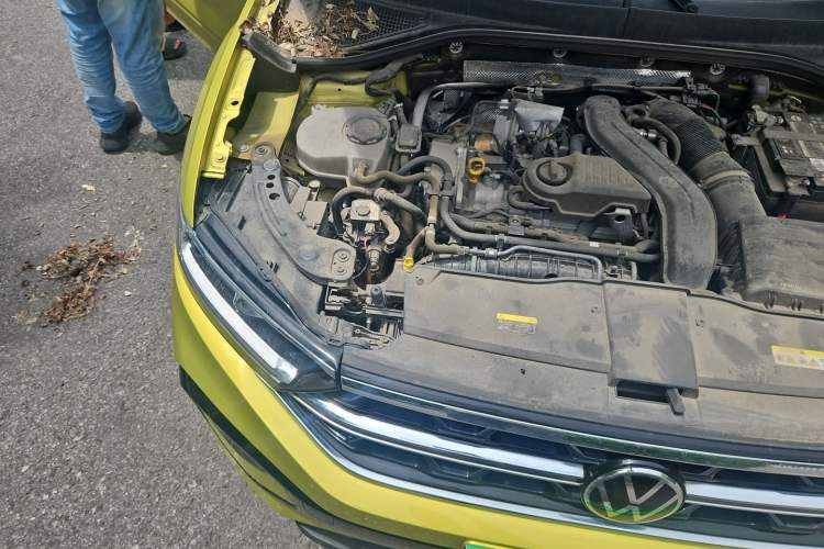 Used Volkswagen T-ROC 2023 300TSI DSG Two-Wheel Drive Starlight Edition Engine Bay Right