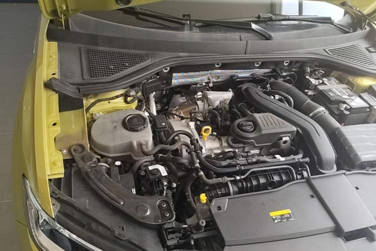 Used Volkswagen T-ROC 2023 300TSI DSG Two-Wheel Drive Starlight Edition Engine Bay Right