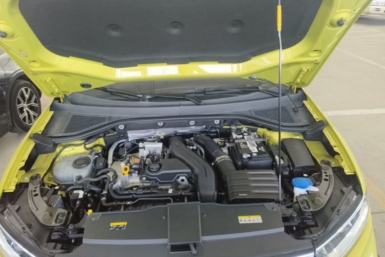 Used Volkswagen T-ROC 2023 300TSI DSG Two-Wheel Drive Starlight Edition Engine Bay