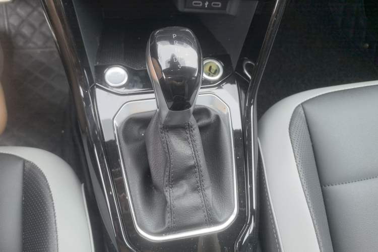 Used Volkswagen T-ROC 2023 300TSI DSG Two-Wheel Drive Starlight Edition Gear Lever