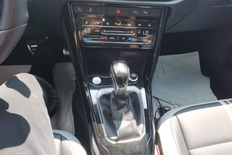 Used Volkswagen T-ROC 2023 300TSI DSG Two-Wheel Drive Starlight Edition Gear Lever