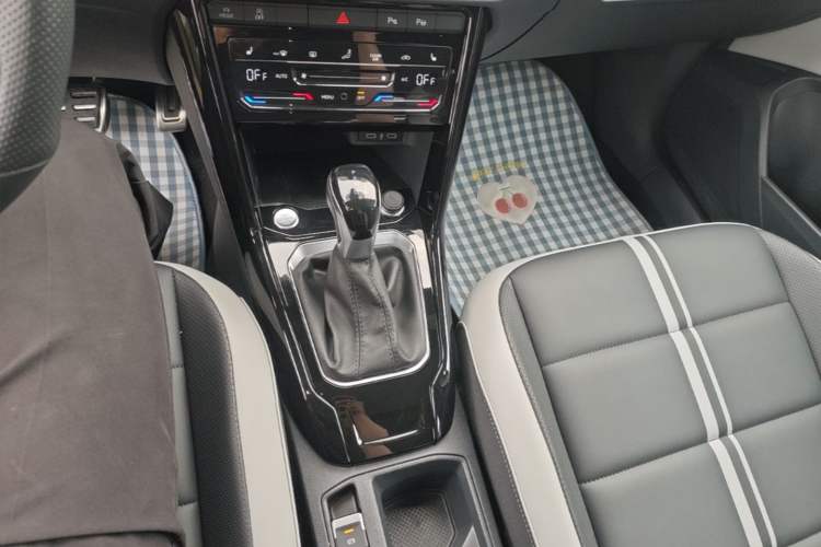 Used Volkswagen T-ROC 2023 300TSI DSG Two-Wheel Drive Starlight Edition Gear Lever
