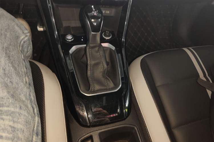 Used Volkswagen T-ROC 2023 300TSI DSG Two-Wheel Drive Starlight Edition Gear Lever