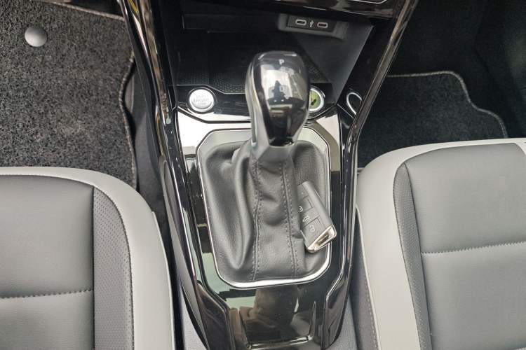 Used Volkswagen T-ROC 2023 300TSI DSG Two-Wheel Drive Starlight Edition Gear Lever