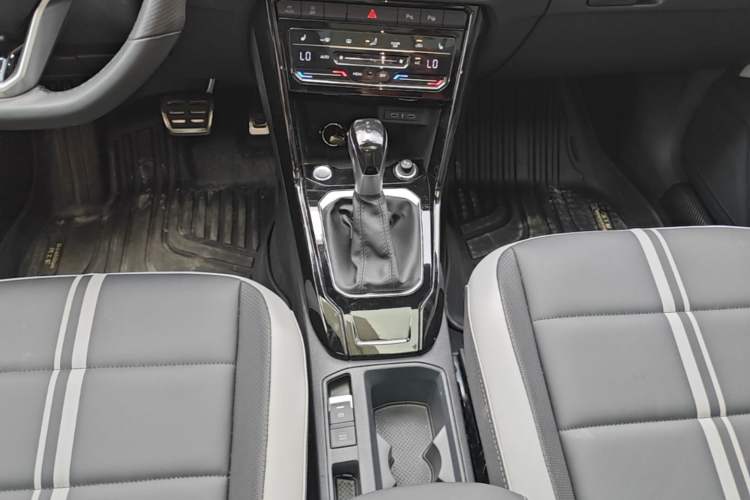 Used Volkswagen T-ROC 2023 300TSI DSG Two-Wheel Drive Starlight Edition Gear Lever