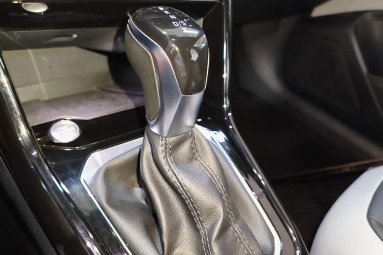 Used Volkswagen T-ROC 2023 300TSI DSG Two-Wheel Drive Starlight Edition Gear Lever