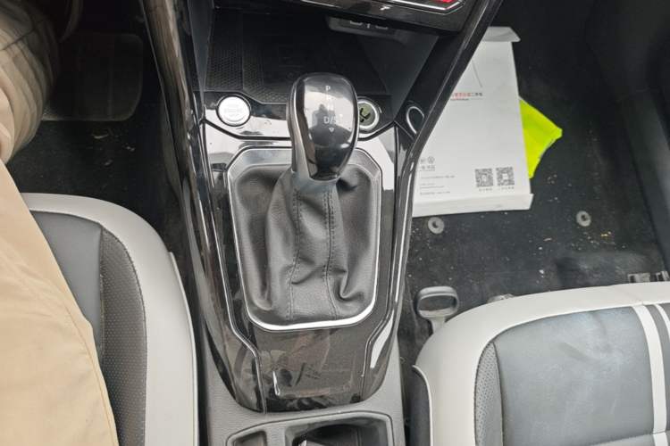 Used Volkswagen T-ROC 2023 300TSI DSG Two-Wheel Drive Starlight Edition Gear Lever