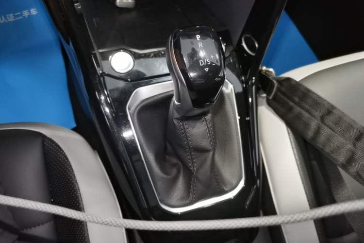 Used Volkswagen T-ROC 2023 300TSI DSG Two-Wheel Drive Starlight Edition Gear Lever