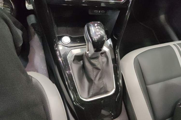 Used Volkswagen T-ROC 2023 300TSI DSG Two-Wheel Drive Starlight Edition Gear Lever