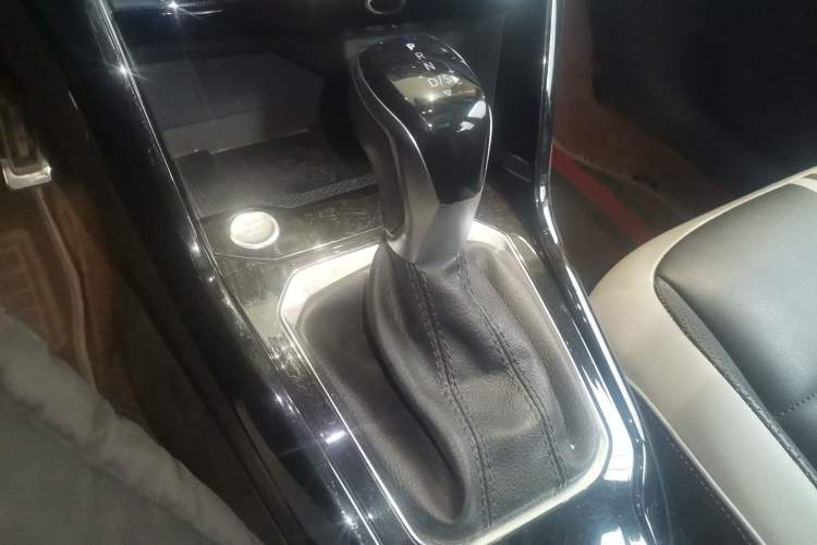 Used Volkswagen T-ROC 2023 300TSI DSG Two-Wheel Drive Starlight Edition Gear Lever