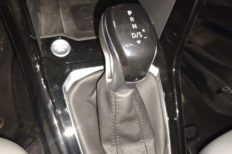 Used Volkswagen T-ROC 2023 300TSI DSG Two-Wheel Drive Starlight Edition Gear Lever