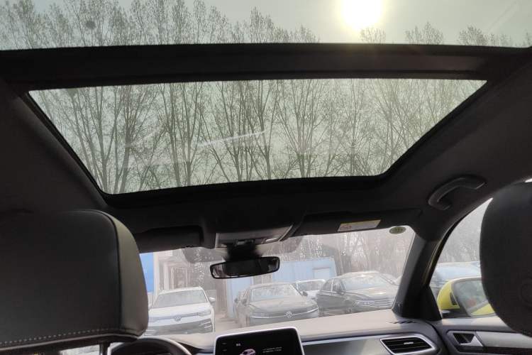 Used Volkswagen T-ROC 2023 300TSI DSG Two-Wheel Drive Starlight Edition Headliner