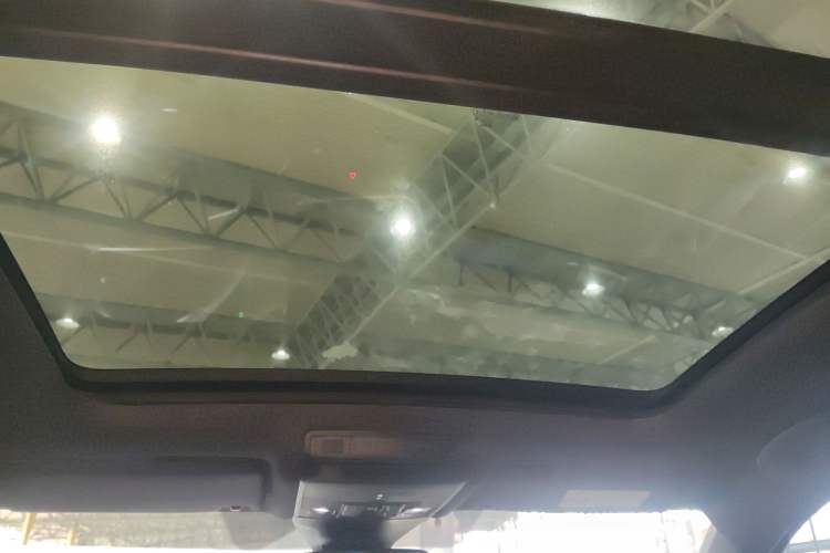 Used Volkswagen T-ROC 2023 300TSI DSG Two-Wheel Drive Starlight Edition Headliner
