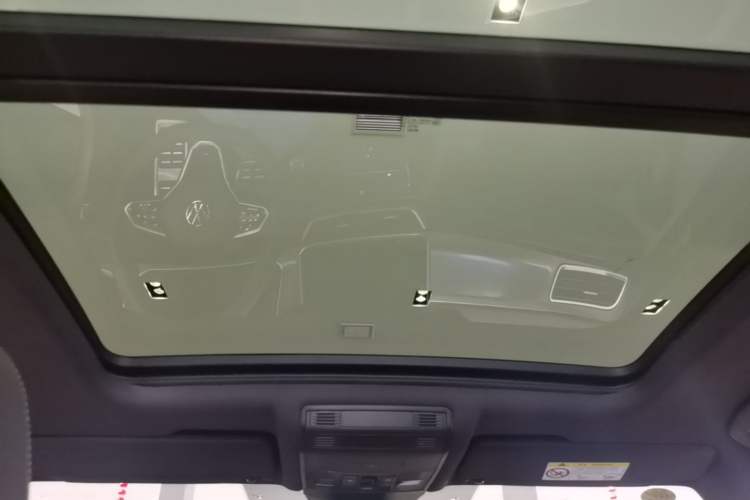 Used Volkswagen T-ROC 2023 300TSI DSG Two-Wheel Drive Starlight Edition Headliner