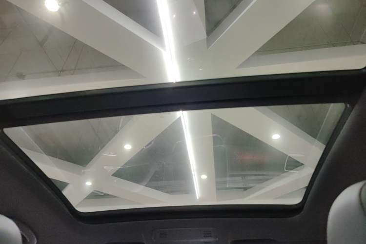 Used Volkswagen T-ROC 2023 300TSI DSG Two-Wheel Drive Starlight Edition Headliner