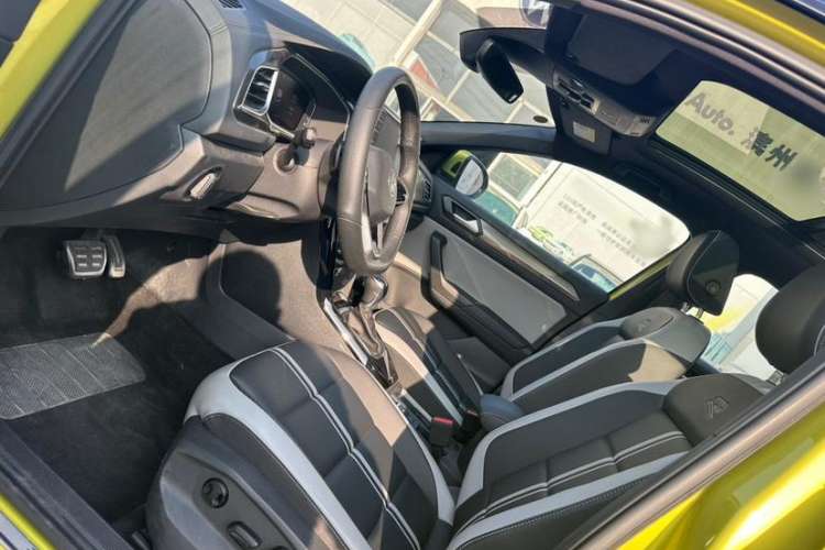 Used Volkswagen T-ROC 2023 300TSI DSG Two-Wheel Drive Starlight Edition Interior 1