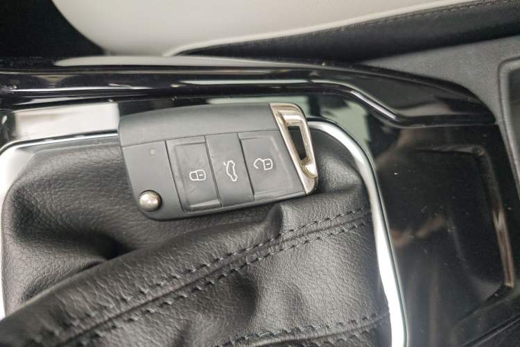 Used Volkswagen T-ROC 2023 300TSI DSG Two-Wheel Drive Starlight Edition Interior 1