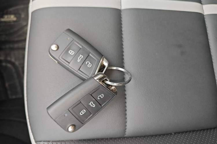 Used Volkswagen T-ROC 2023 300TSI DSG Two-Wheel Drive Starlight Edition Interior 1