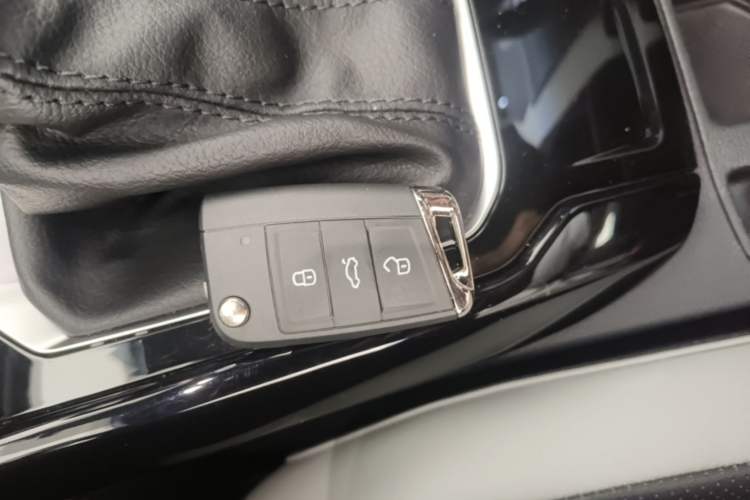 Used Volkswagen T-ROC 2023 300TSI DSG Two-Wheel Drive Starlight Edition Interior 1
