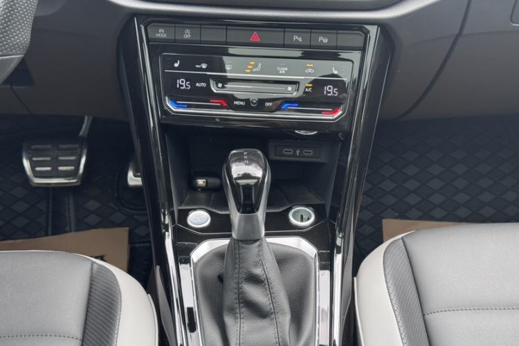 Used Volkswagen T-ROC 2023 300TSI DSG Two-Wheel Drive Starlight Edition Interior 1