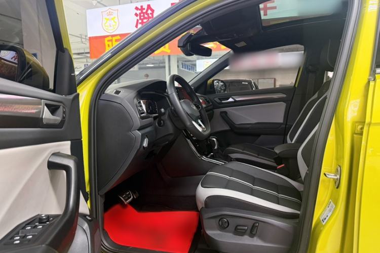Used Volkswagen T-ROC 2023 300TSI DSG Two-Wheel Drive Starlight Edition Interior 2