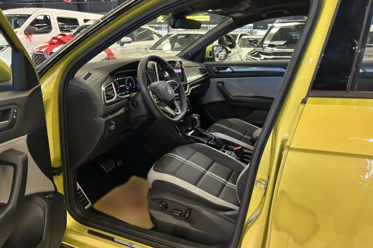 Used Volkswagen T-ROC 2023 300TSI DSG Two-Wheel Drive Starlight Edition Interior 2