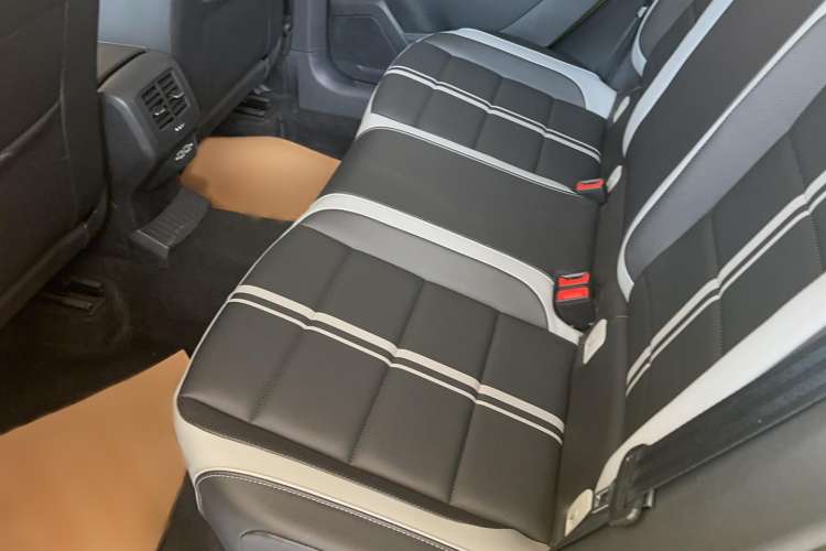 Used Volkswagen T-ROC 2023 300TSI DSG Two-Wheel Drive Starlight Edition Interior 3