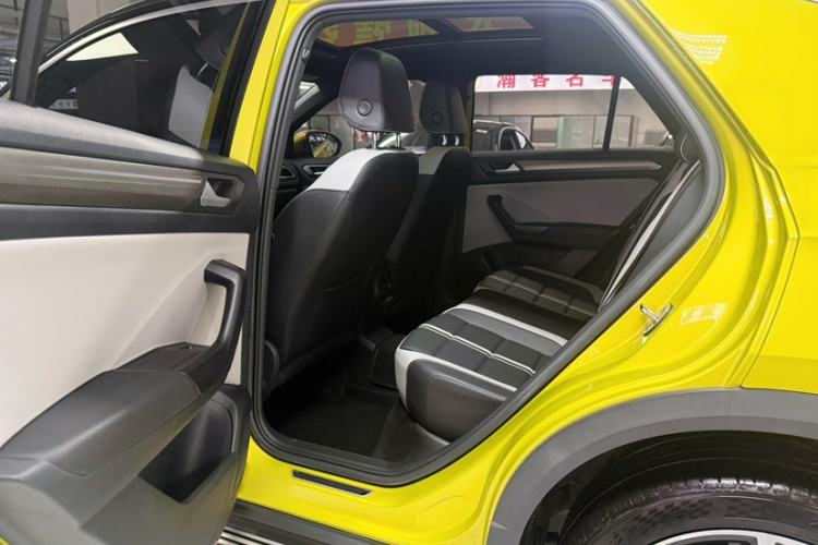 Used Volkswagen T-ROC 2023 300TSI DSG Two-Wheel Drive Starlight Edition Interior 3
