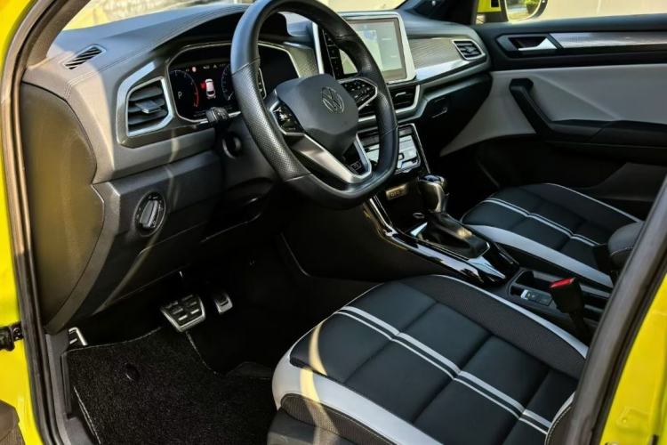Used Volkswagen T-ROC 2023 300TSI DSG Two-Wheel Drive Starlight Edition Interior 3