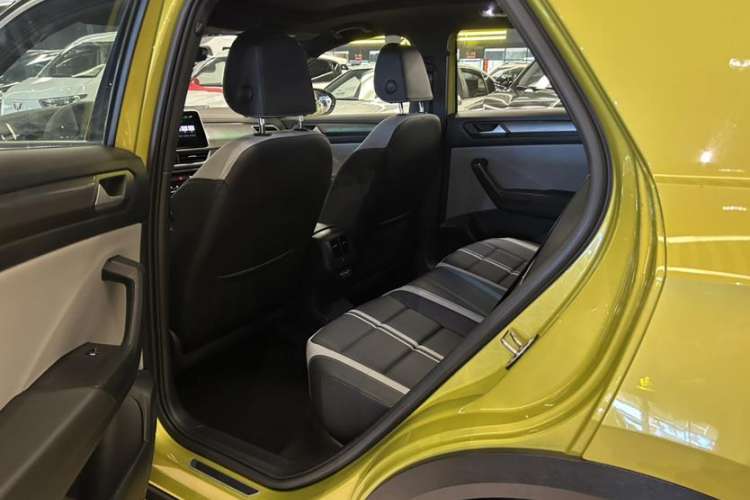 Used Volkswagen T-ROC 2023 300TSI DSG Two-Wheel Drive Starlight Edition Interior 3