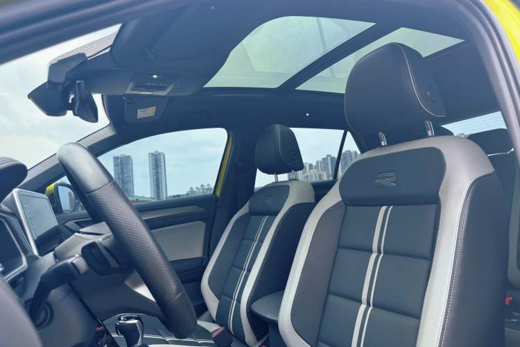 Used Volkswagen T-ROC 2023 300TSI DSG Two-Wheel Drive Starlight Edition Interior 8