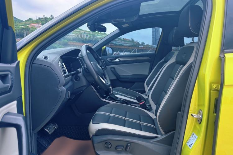 Used Volkswagen T-ROC 2023 300TSI DSG Two-Wheel Drive Starlight Edition Interior 9