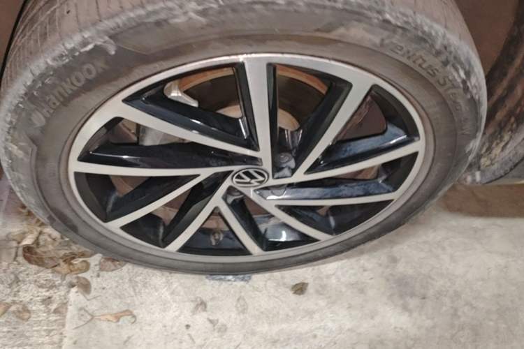 Used Volkswagen T-ROC 2023 300TSI DSG Two-Wheel Drive Starlight Edition Left Front Wheel Hub