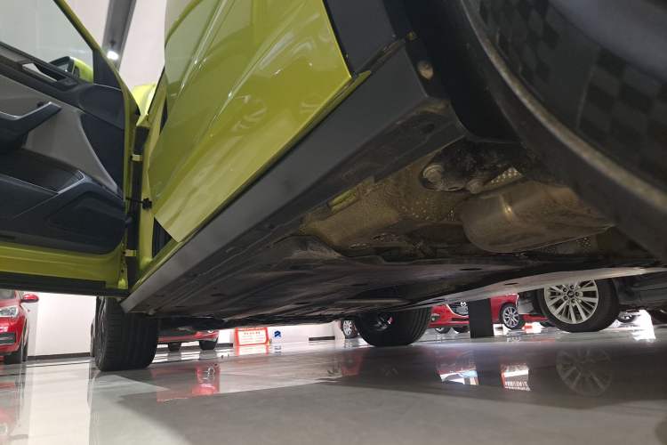 Used Volkswagen T-ROC 2023 300TSI DSG Two-Wheel Drive Starlight Edition Left Side Sill