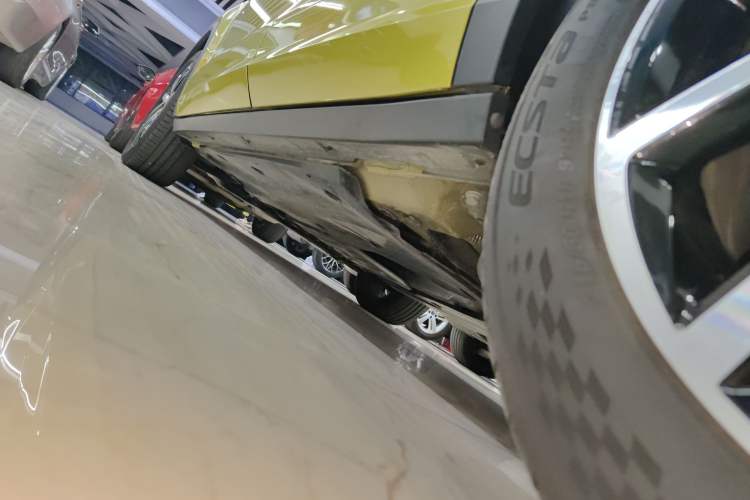 Used Volkswagen T-ROC 2023 300TSI DSG Two-Wheel Drive Starlight Edition Left Side Sill