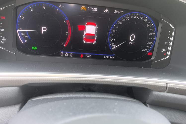 Used Volkswagen T-ROC 2023 300TSI DSG Two-Wheel Drive Starlight Edition Odometer Close Up