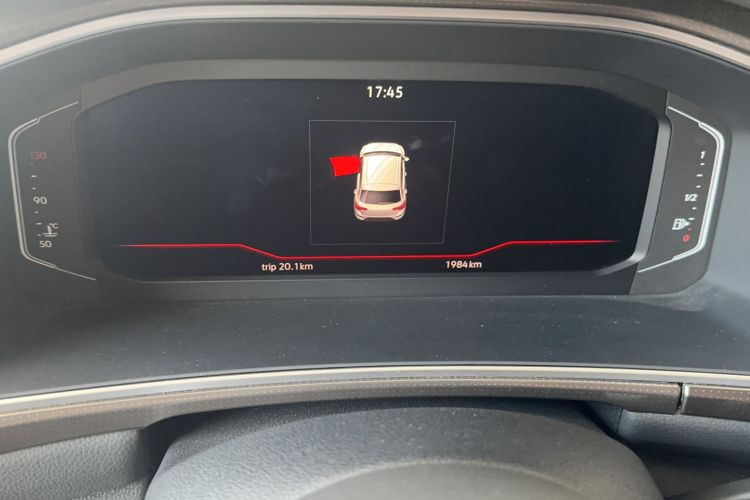 Used Volkswagen T-ROC 2023 300TSI DSG Two-Wheel Drive Starlight Edition Odometer Close Up
