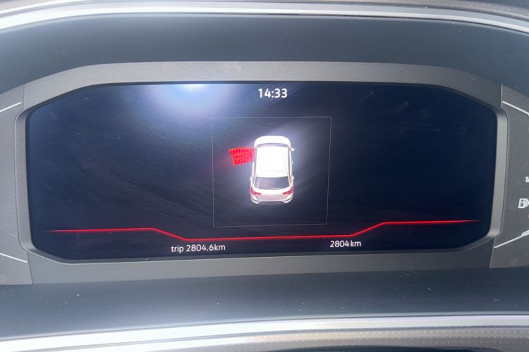 Used Volkswagen T-ROC 2023 300TSI DSG Two-Wheel Drive Starlight Edition Odometer Close Up
