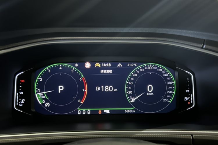 Used Volkswagen T-ROC 2023 300TSI DSG Two-Wheel Drive Starlight Edition Odometer Close Up