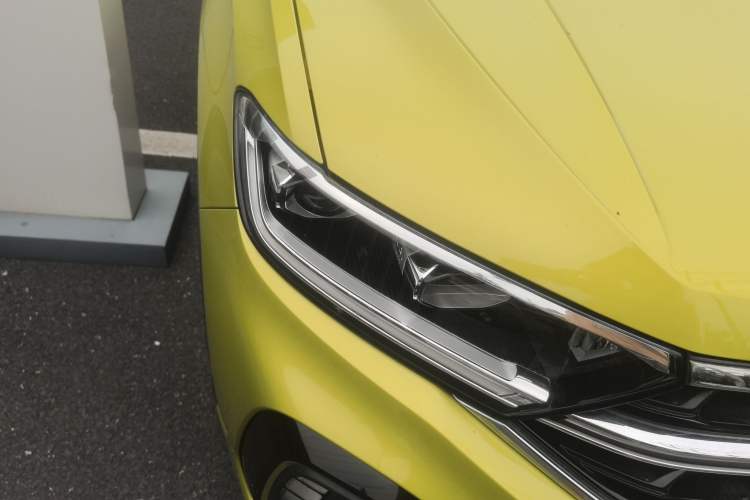 Used Volkswagen T-ROC 2023 300TSI DSG Two-Wheel Drive Starlight Edition Right Front Headlight