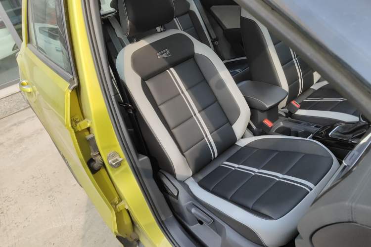 Used Volkswagen T-ROC 2023 300TSI DSG Two-Wheel Drive Starlight Edition Right Front Seat