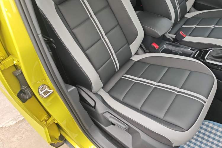 Used Volkswagen T-ROC 2023 300TSI DSG Two-Wheel Drive Starlight Edition Right Front Seat