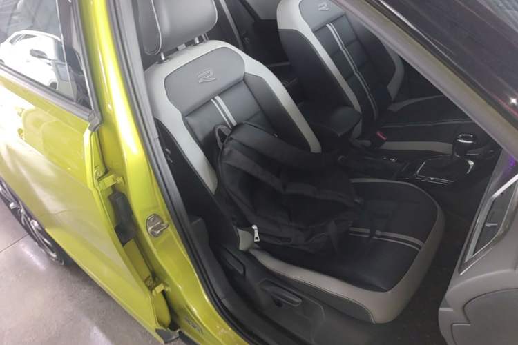 Used Volkswagen T-ROC 2023 300TSI DSG Two-Wheel Drive Starlight Edition Right Front Seat