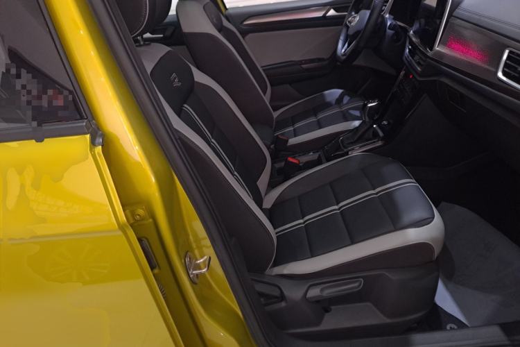 Used Volkswagen T-ROC 2023 300TSI DSG Two-Wheel Drive Starlight Edition Right Front Seat