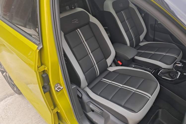 Used Volkswagen T-ROC 2023 300TSI DSG Two-Wheel Drive Starlight Edition Right Front Seat