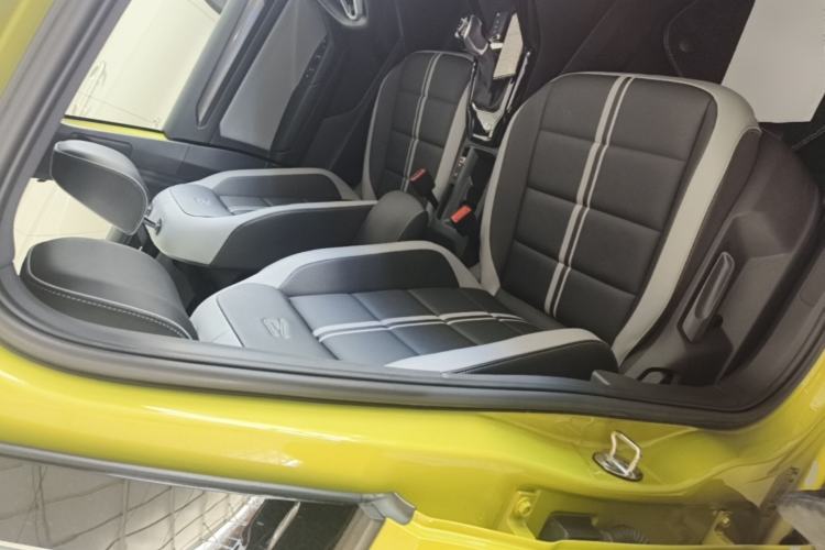 Used Volkswagen T-ROC 2023 300TSI DSG Two-Wheel Drive Starlight Edition Right Front Seat