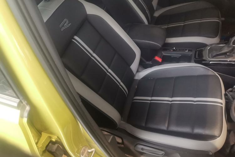 Used Volkswagen T-ROC 2023 300TSI DSG Two-Wheel Drive Starlight Edition Right Front Seat